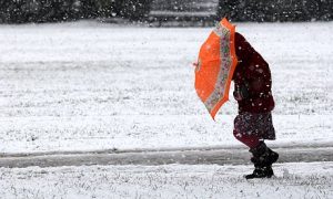 PEOPLE IN A SNOW STORM CAMBRIDGE